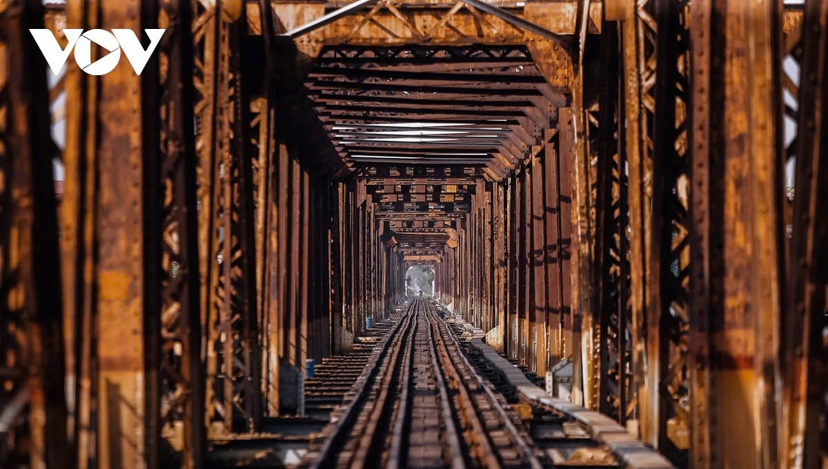 French experts work on Long Bien Bridge restoration project